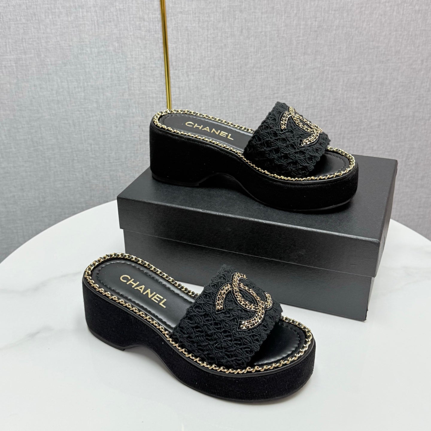 CC WEDGE SOLE SANDALS 25S IN BLACK FABRIC WITH LOGO
