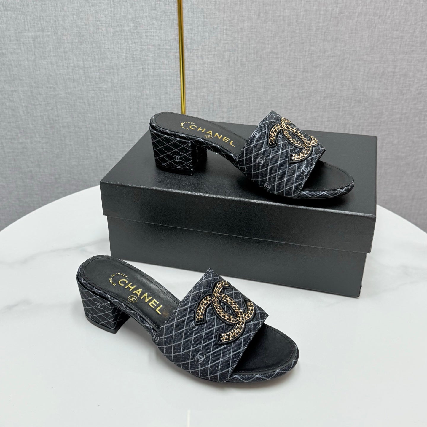 CC HIGH HEEL 25S IN BLACK DENIM STRIPED PATTERN WITH LOGO PRINT