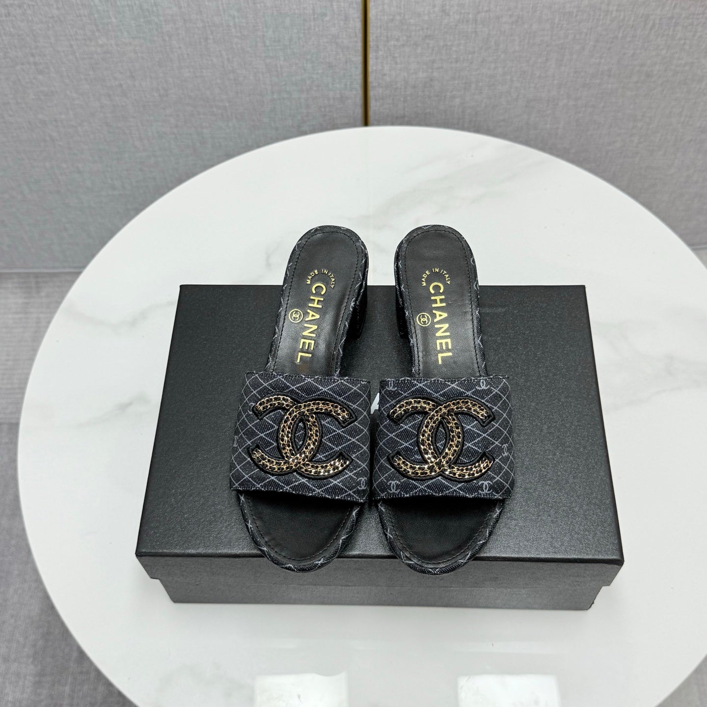 CC HIGH HEEL 25S IN BLACK DENIM STRIPED PATTERN WITH LOGO PRINT
