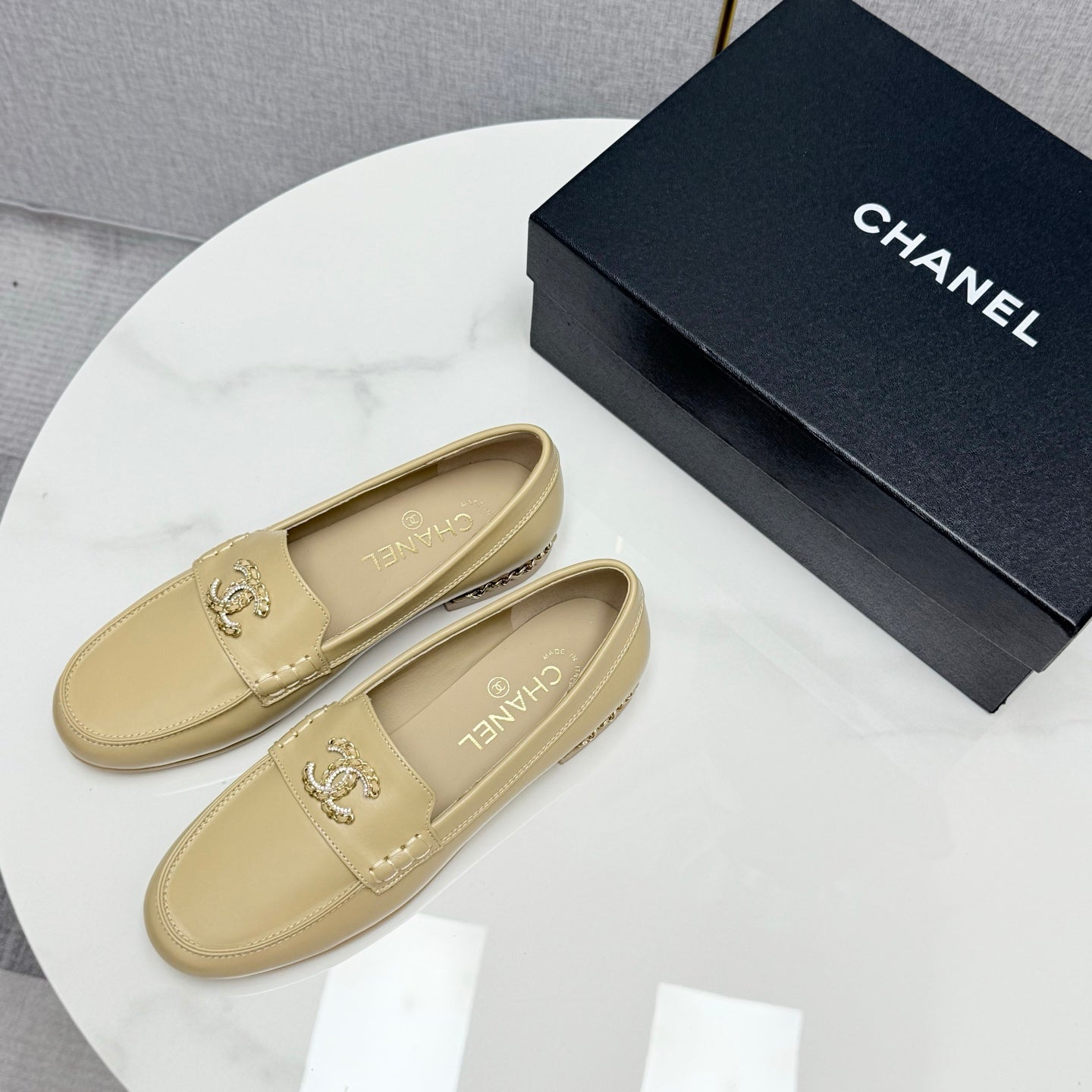 CC LOAFER 25S IN WARM BEIGE LAMBSKIN WITH GOLD HARDWARE