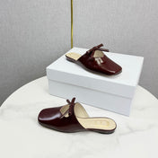 DIOR 26S PEARL-ACCENT BOW FLAT MULES IN DARK RED GLOSSY CALFSKIN