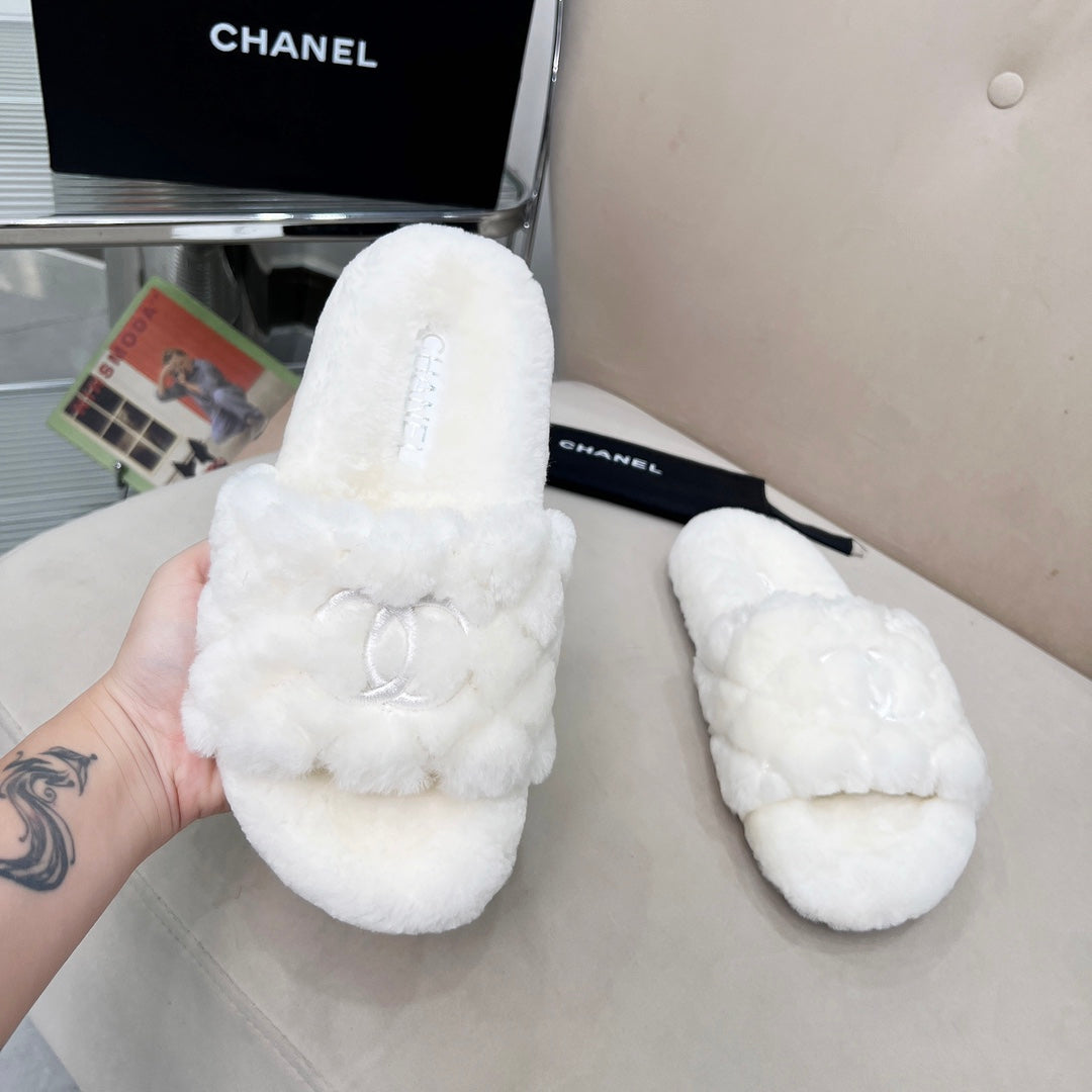 CHANEL 25S FUR SLIPPERS WITH EXPOSED-STITCH STRAPS IN WHITE