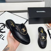 CHANEL 25S MULES WITH CHAIN DETAIL IN BLACK CALFSKIN GOLD HARDWARE
