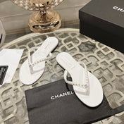 PEARL THONG SANDAL IN WHITE LAMBSKIN