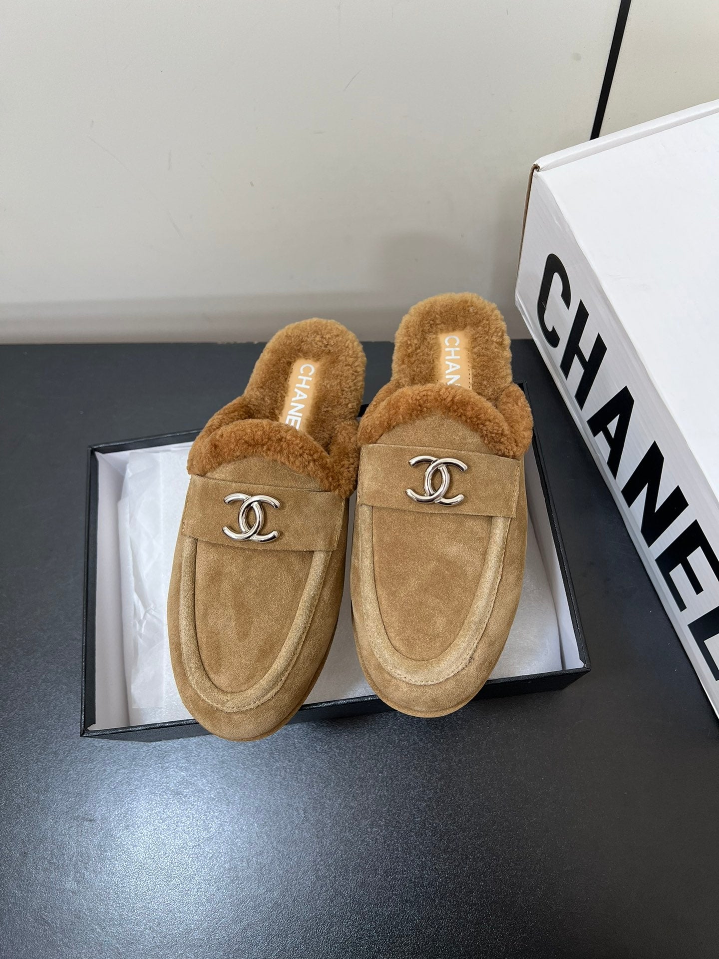 LOAFERS MULE IN PEANUT BROWN SUEDE AND FLEECE LINING