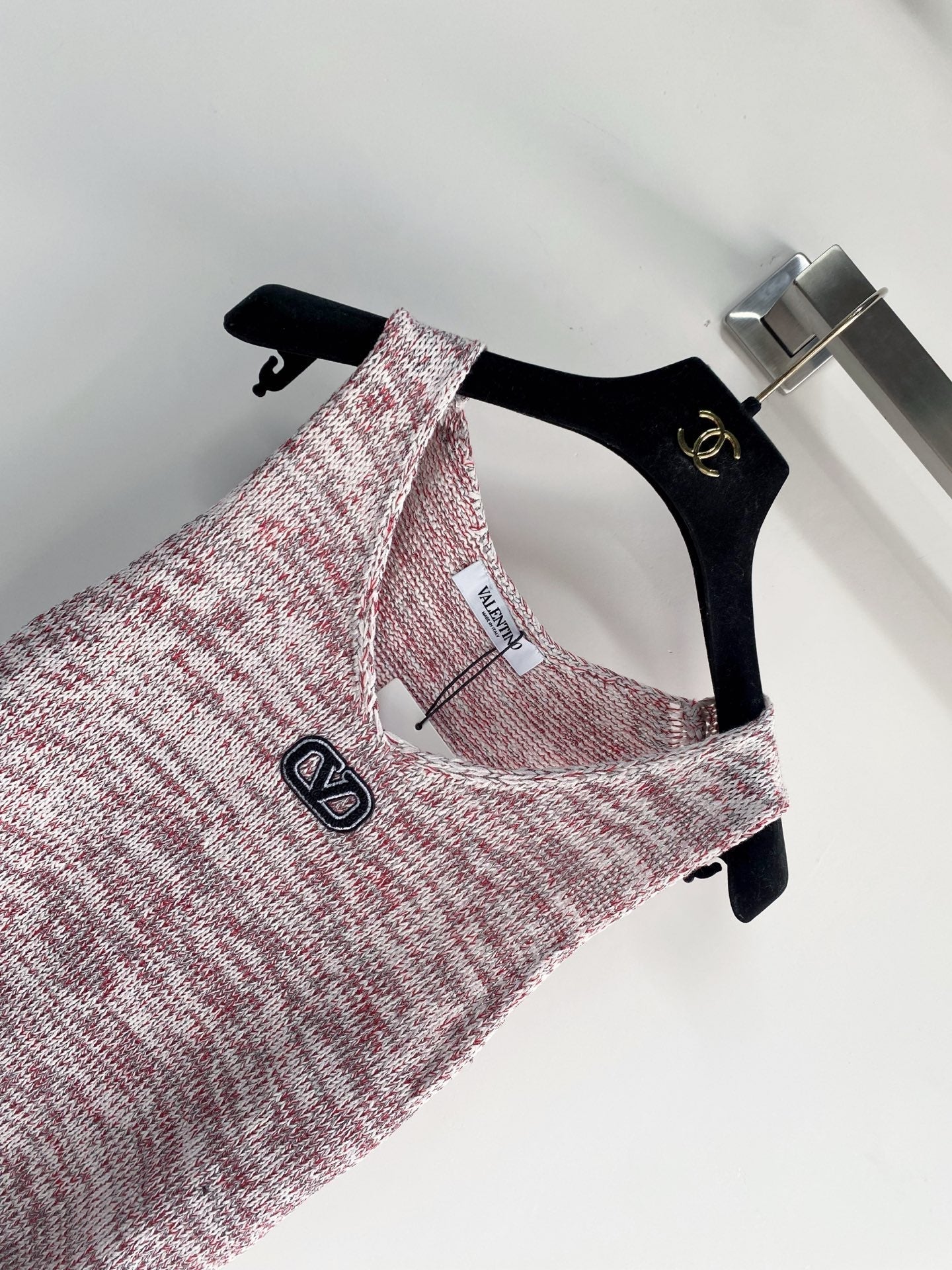 VALENTINO 26S SLEEVELESS SWEATER STYLE 110
