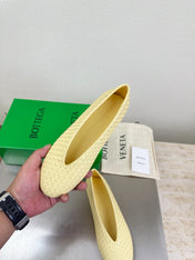 BOTTEGA VENETA 26S BALLET FLATS IN LIGHT YELLOW WOVEN LAMBSKIN