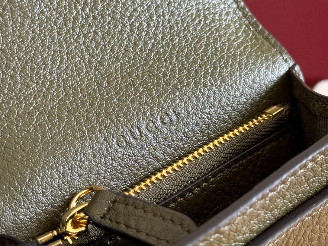 SOFTBIT CARD CASE 10.5 IN GREEN GRAINY CALFSKIN GOLD HARDWARE
