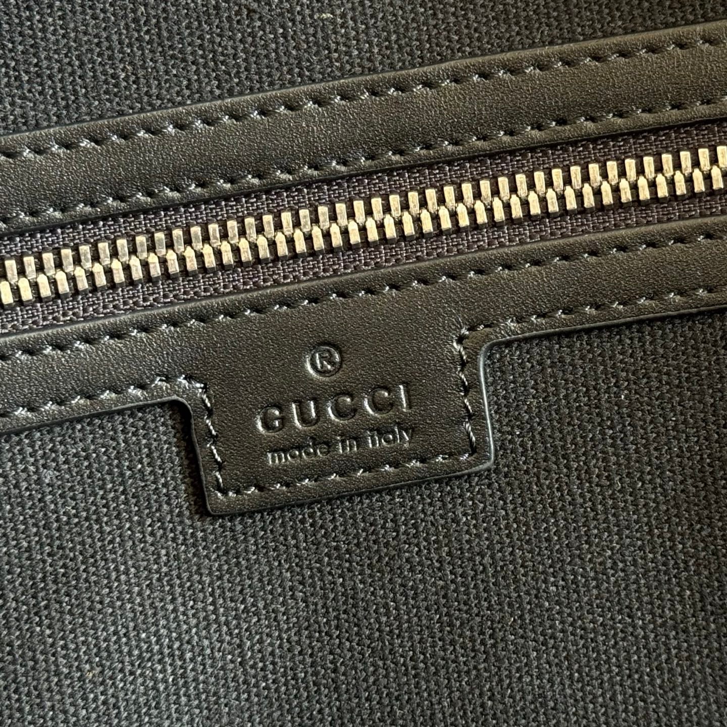 GUCCI 26S EMBLEM DUFFLE BAG 45 IN BLACK EMBOSSED CALFSKIN