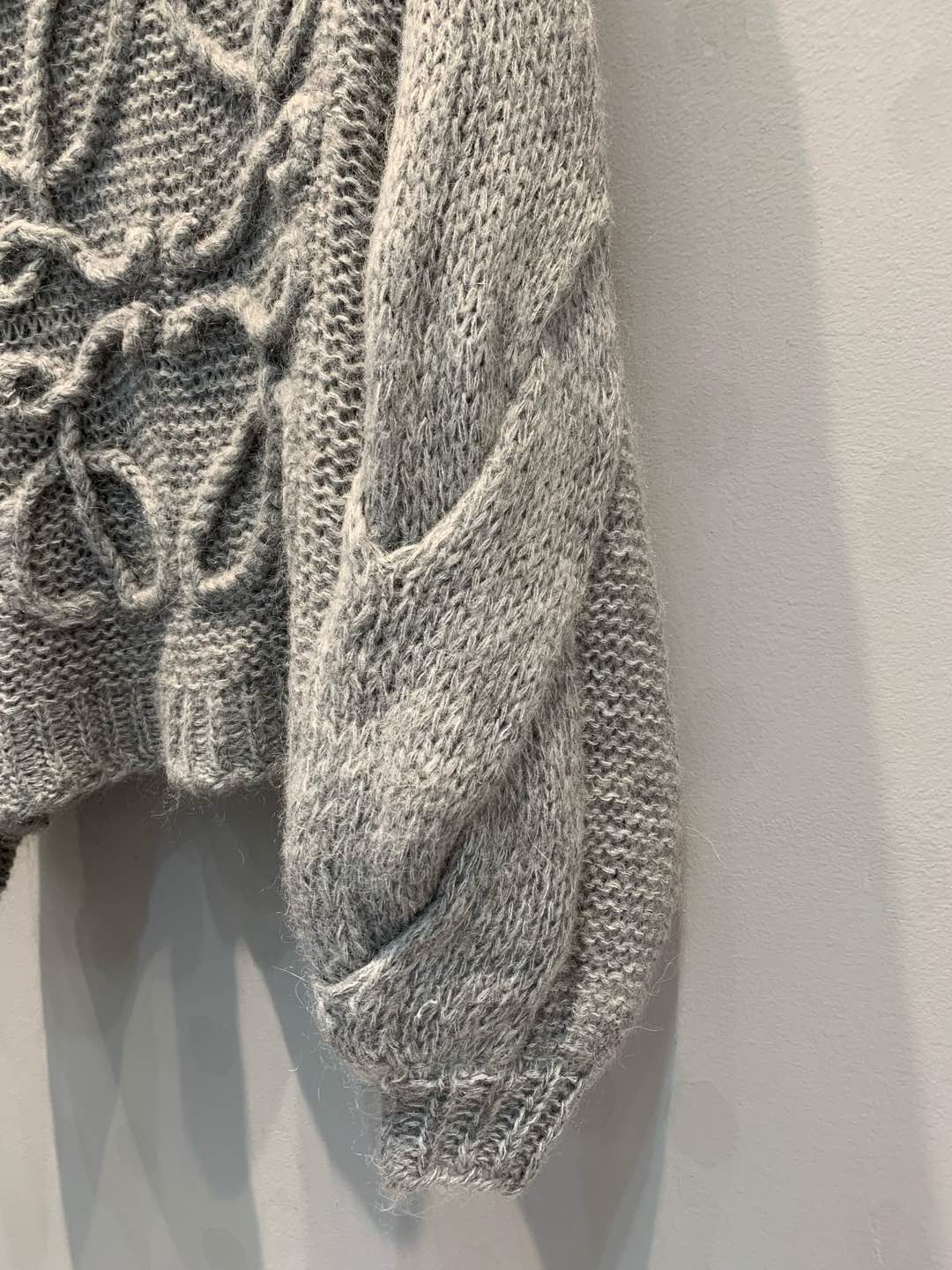 LOEWE SWEATER STYLE 224