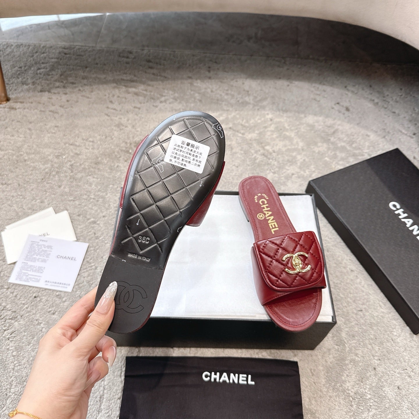 PLATFORM SLIPPERS LOGO IN RUBY RED LAMBSKIN