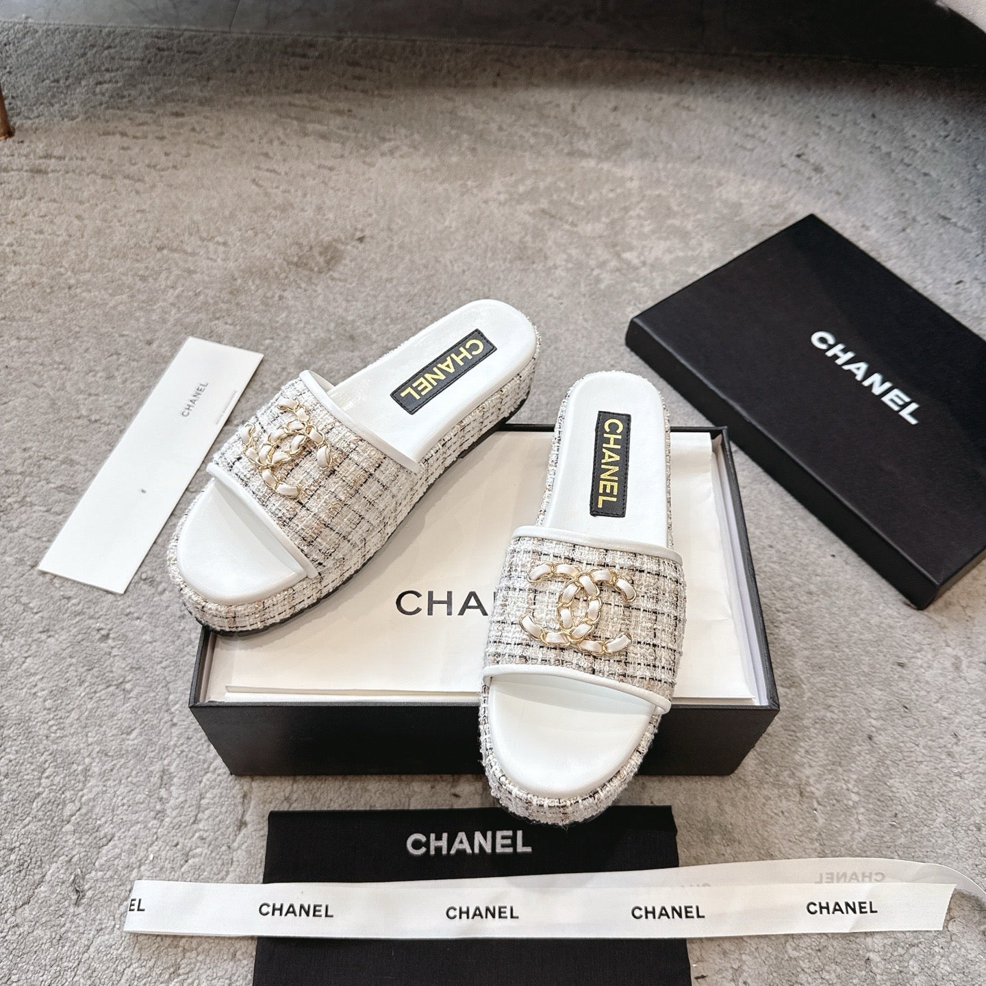 PLASTFORM HEELS IN WHITE TWEED AND CALFSKIN