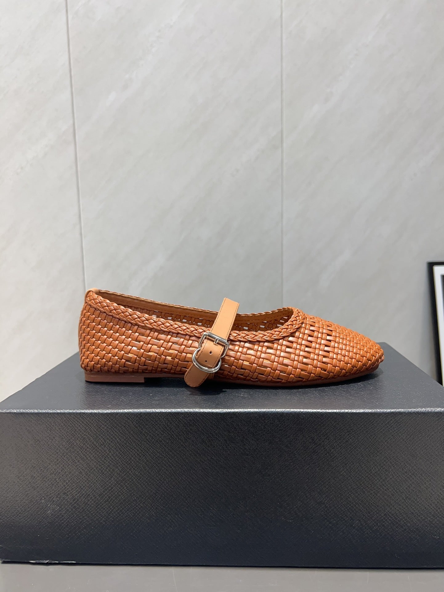 ALAIA MARY JANE FLATS WOVEN PATTERN 25S IN BURNT ORANGE CALFSKIN