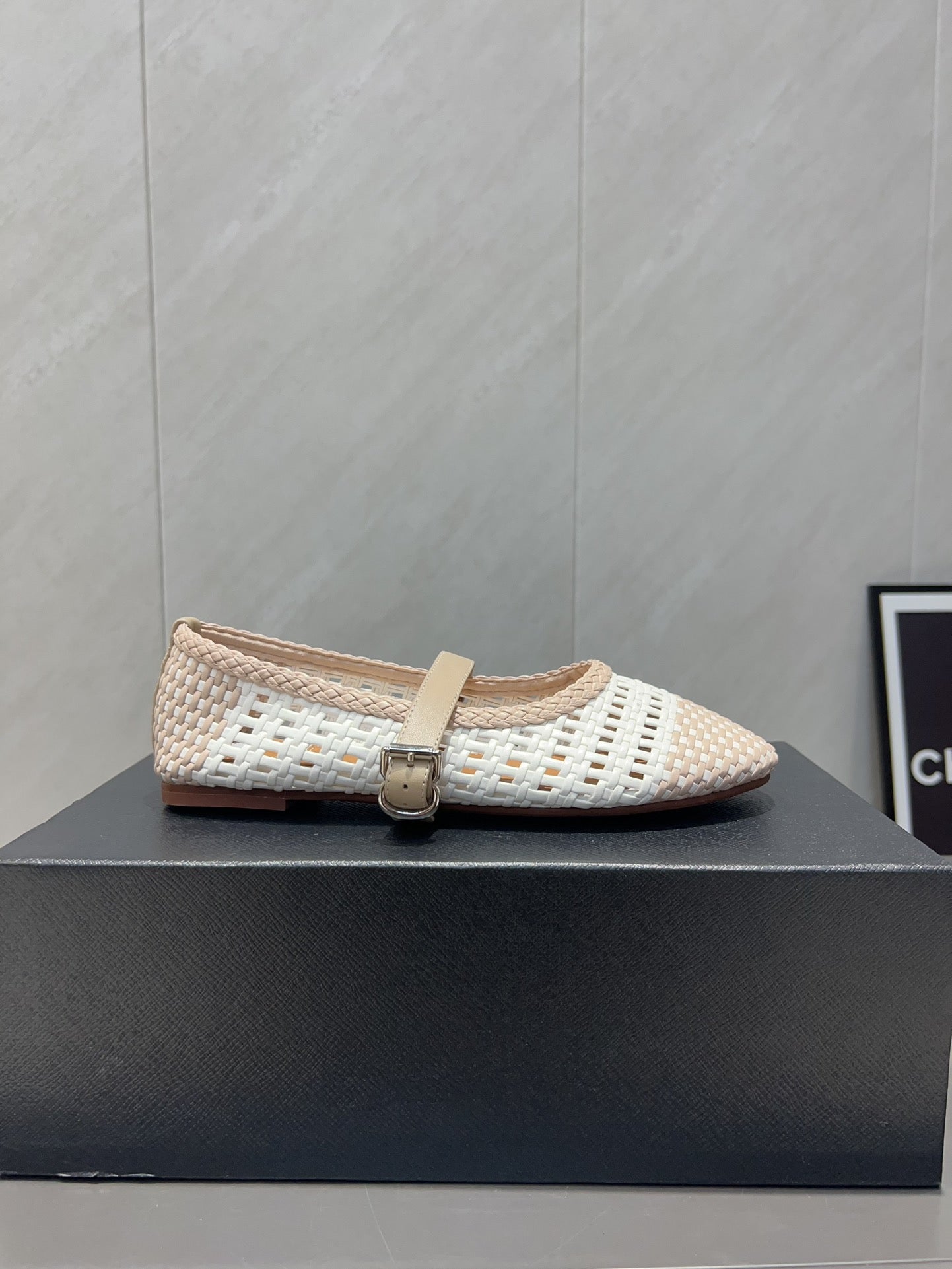 ALAIA MARY JANE FLATS WOVEN PATTERN 25S IN WHITE MIX LIGHT BEIGE CALFSKIN