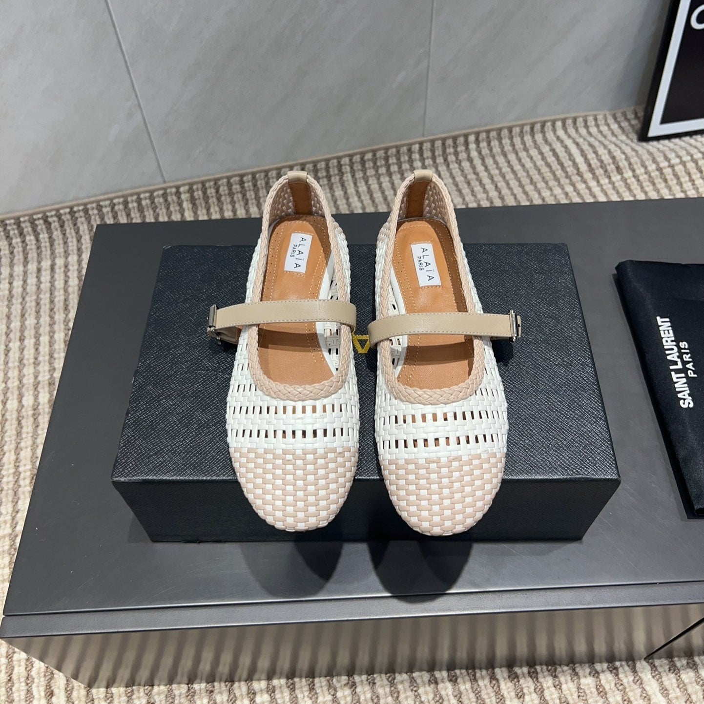 ALAIA MARY JANE FLATS WOVEN PATTERN 25S IN WHITE MIX LIGHT BEIGE CALFSKIN