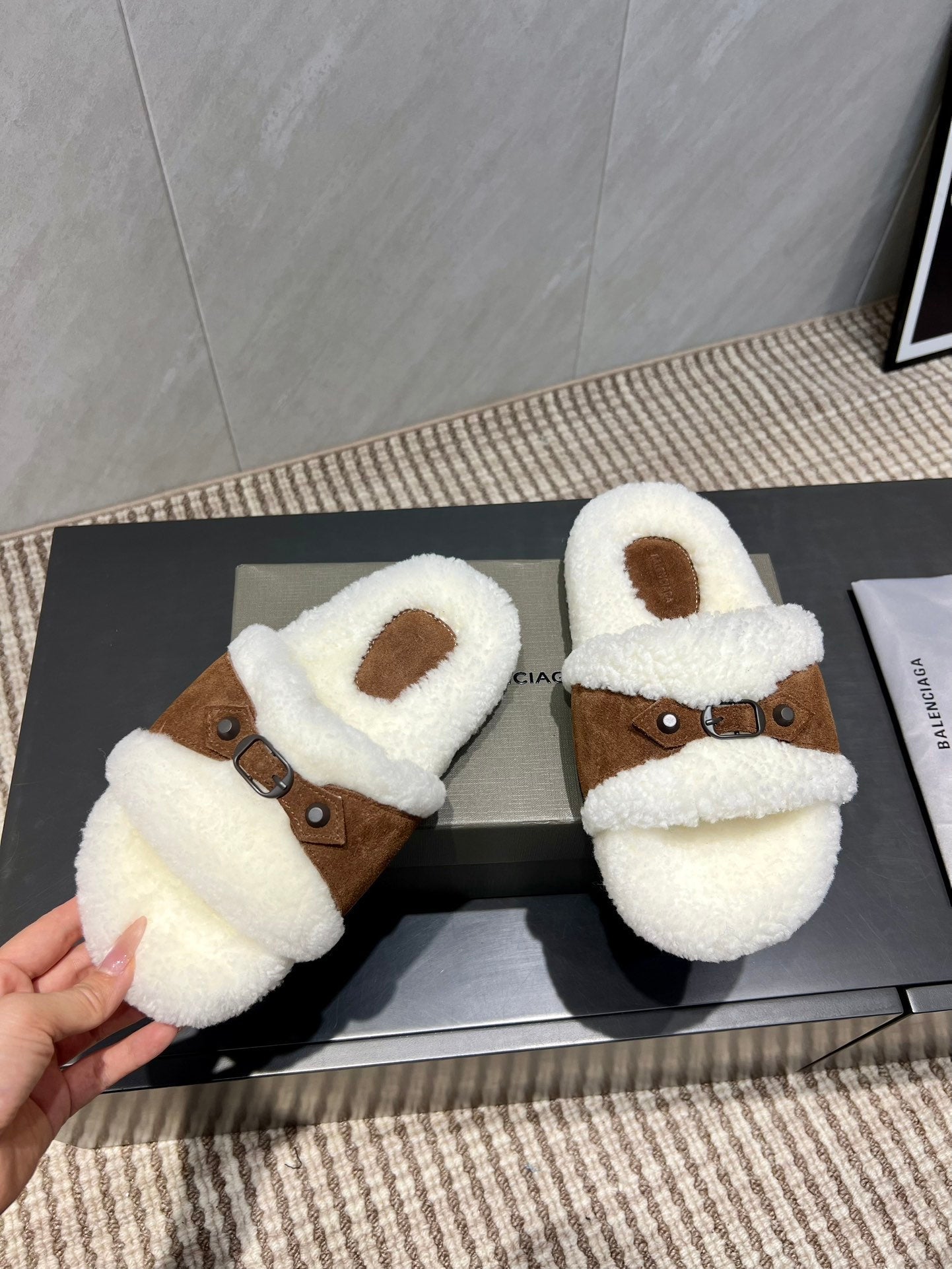 BALENCIAGA 25S SLIPPERS IN BROWN SUEDE AND WHITE WOOL