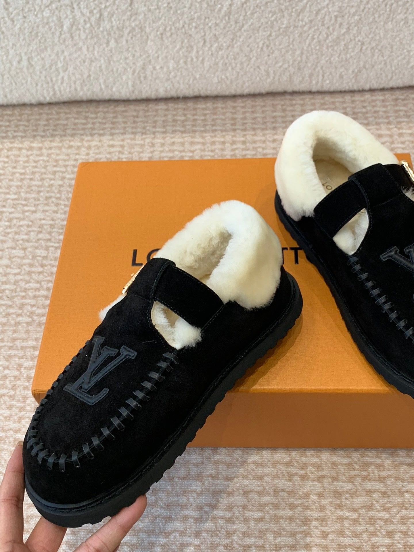 COLORADO COMFORT MARY JANE IN BLACK SUEDE AND SHEARLING LINING