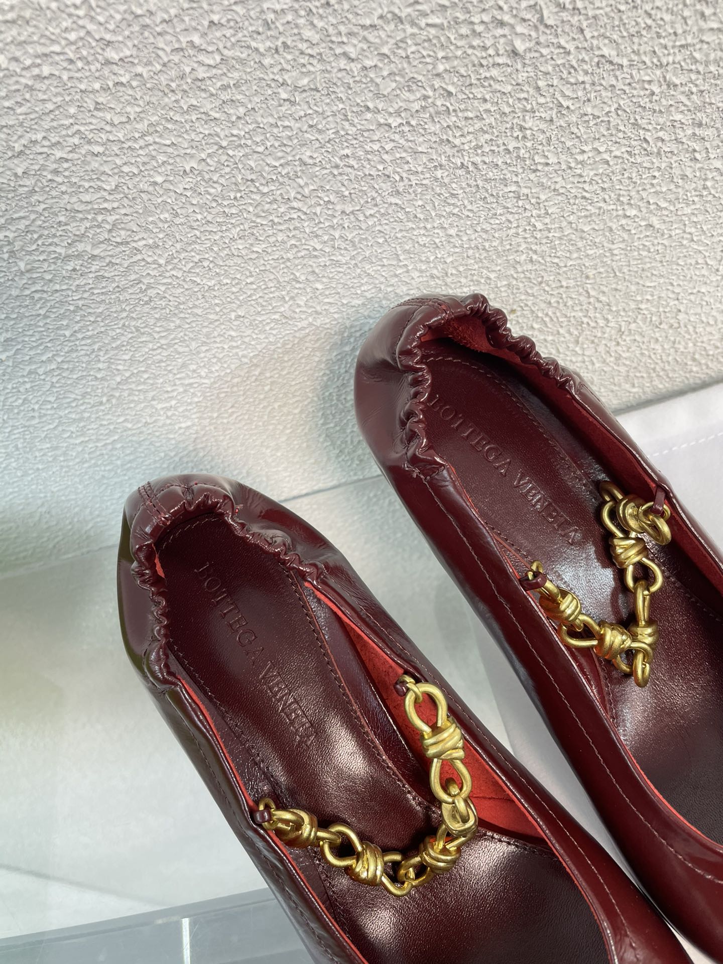 SHARP CHAIN PUMP 6 CM IN MAHOGANY RED CALFSKIN