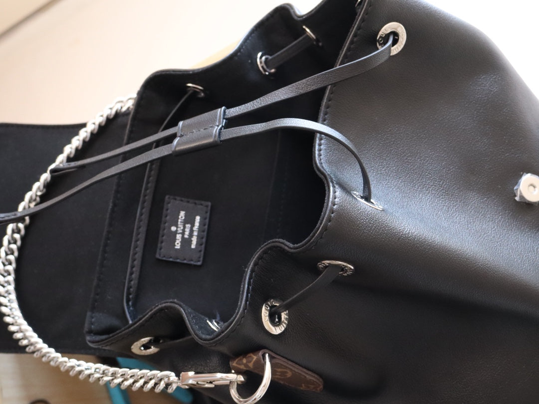 LV 25S MONTSOURIS VIBE 35 IN BLACK LAMBSKIN SILVER HARDWRE