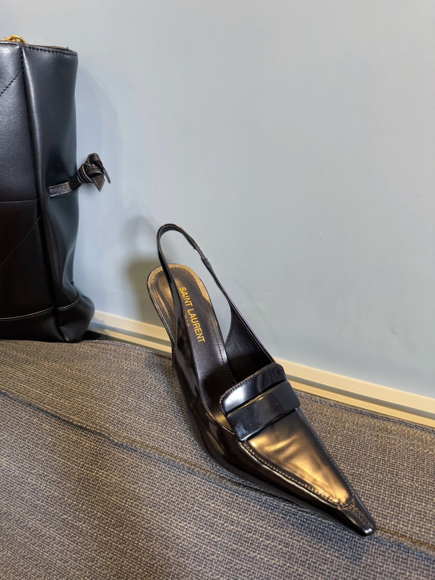 POINTED-TOE SLINGBACK PUMPS IN BLACK SHINY CALFSKIN