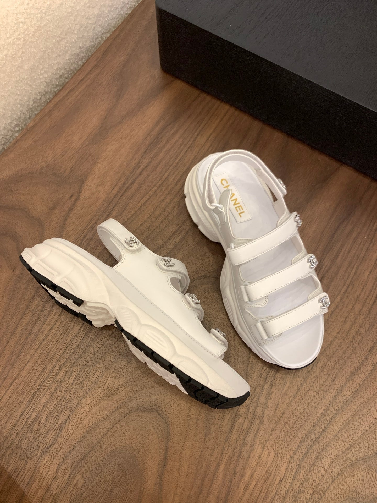SANDAL 25S LOGO IN WHITE LAMBSKIN