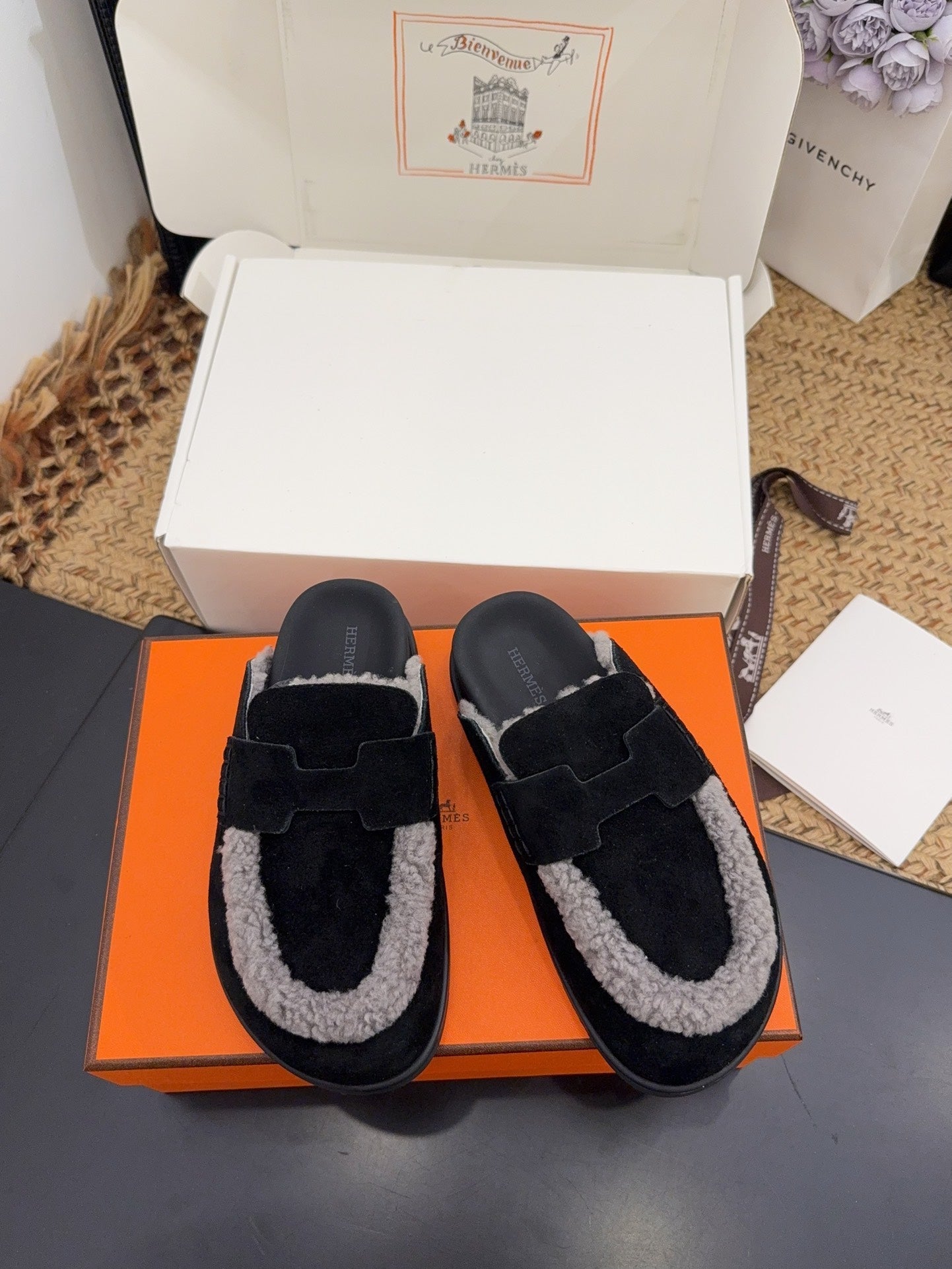 HM 25S MULE IN BLACK SUEDE MIX GREY SHEARLING