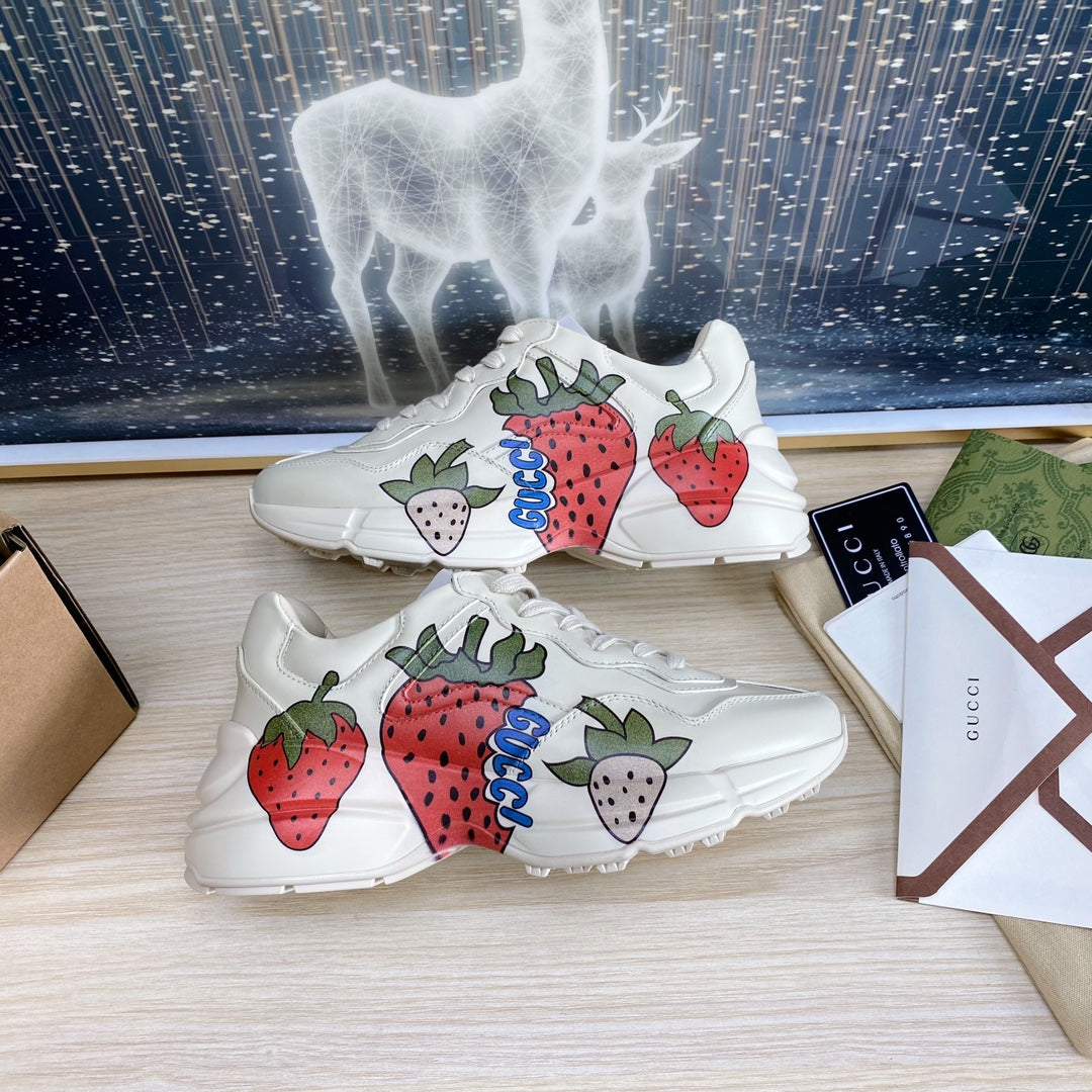 GG COUPLE TRAINER WHITE CALFSKIN WITH STRAWBERRY ICON