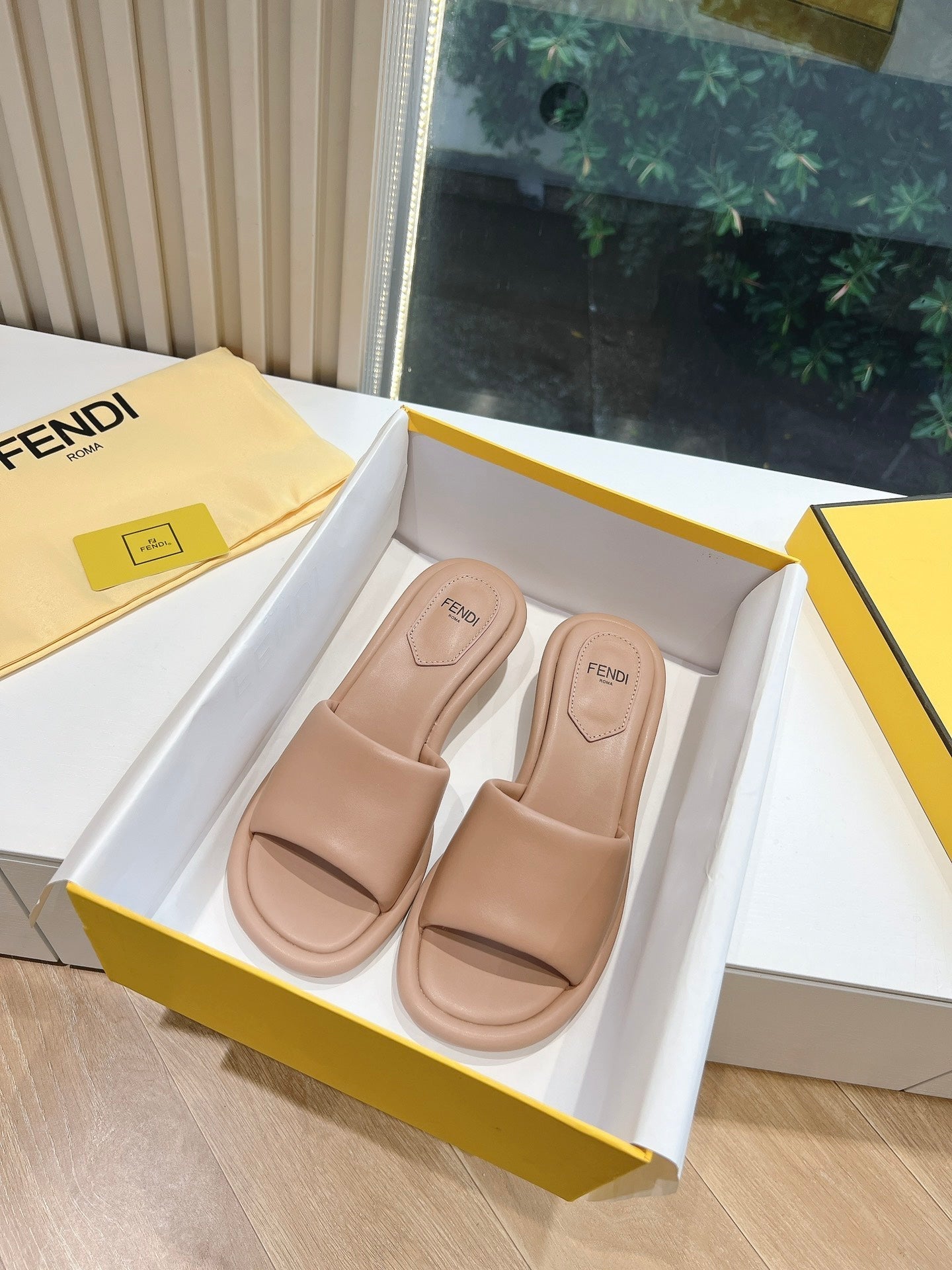FF Baguette Slides Women 45 Nappa Leather Light Brown