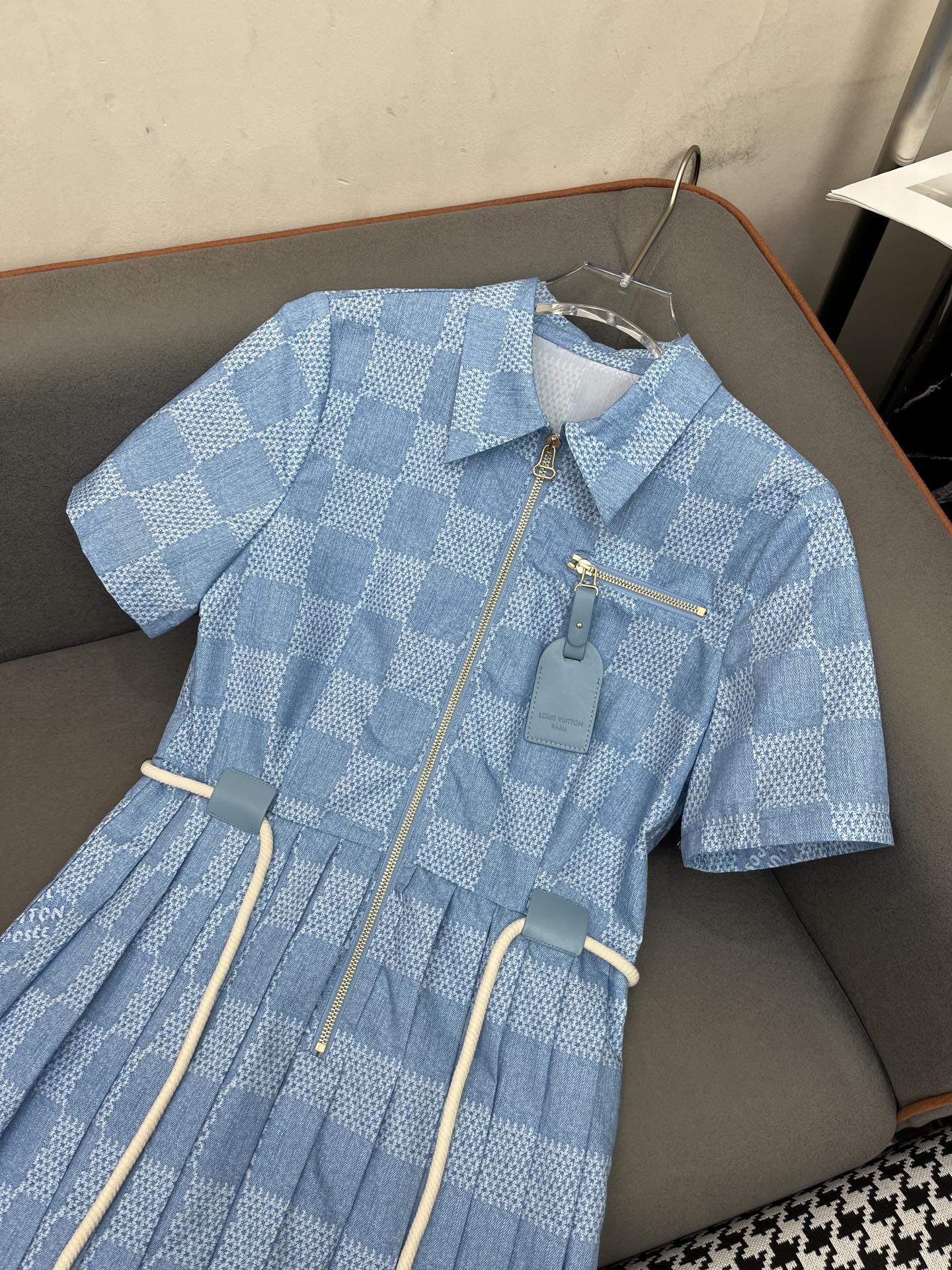 LV DRESS PLEATED HEM 25IN POLYESTER 266634