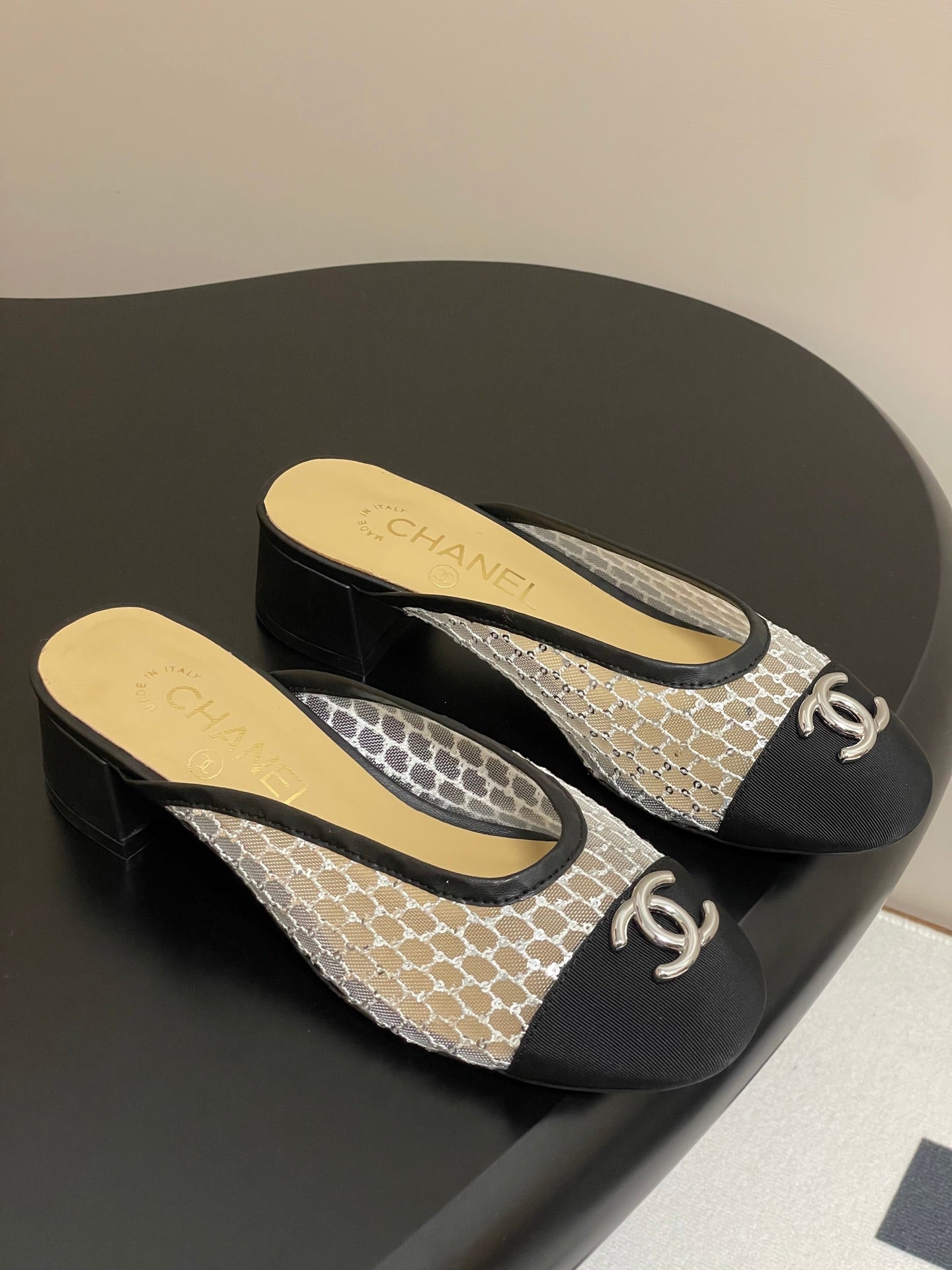 BUBBLE 30 MM IN BLACK FABRIC AND WHITE MESH