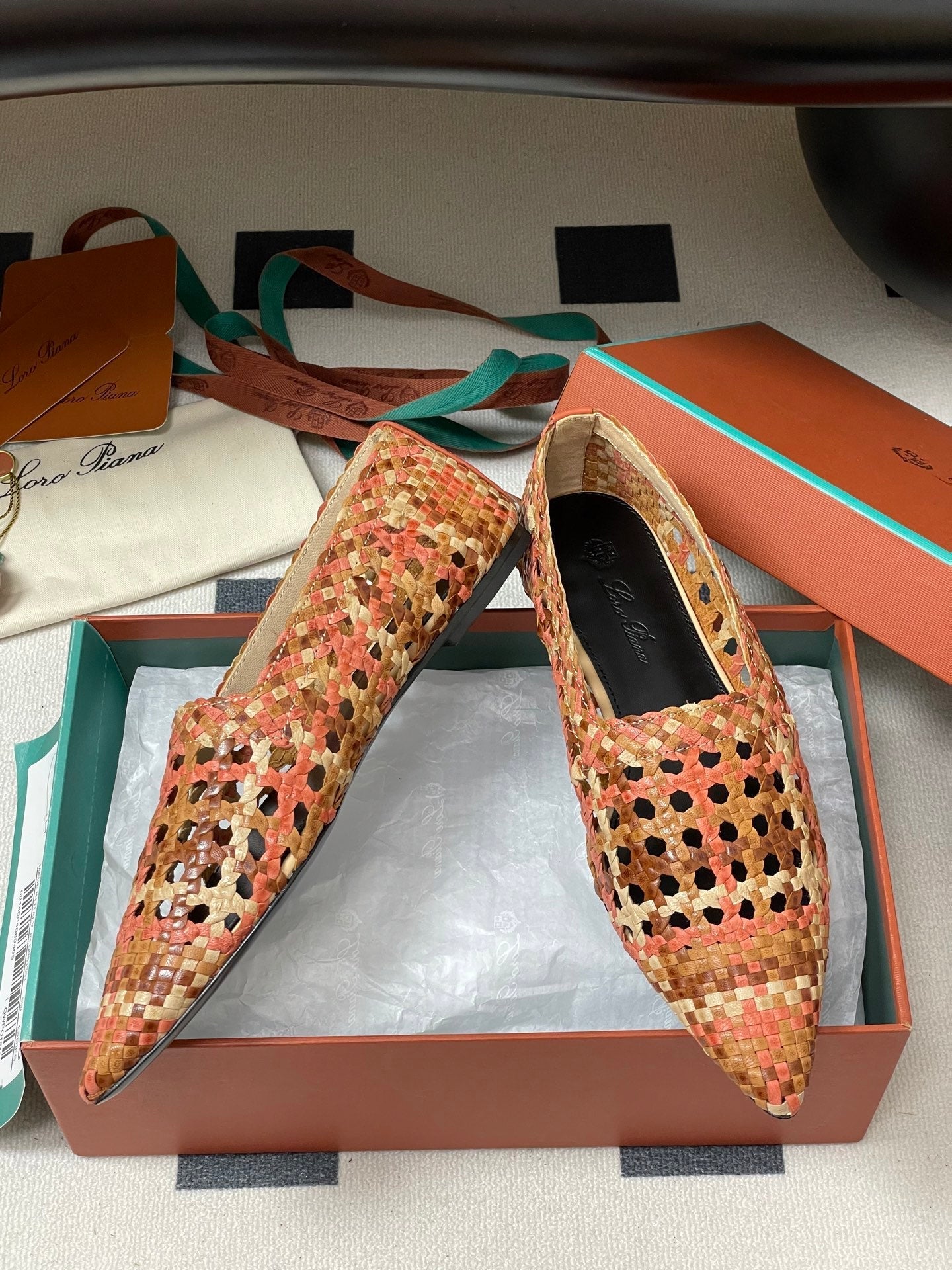 LP POINTED-TOE BALLET FLATS 25S IN ORANGE LAMBSKIN