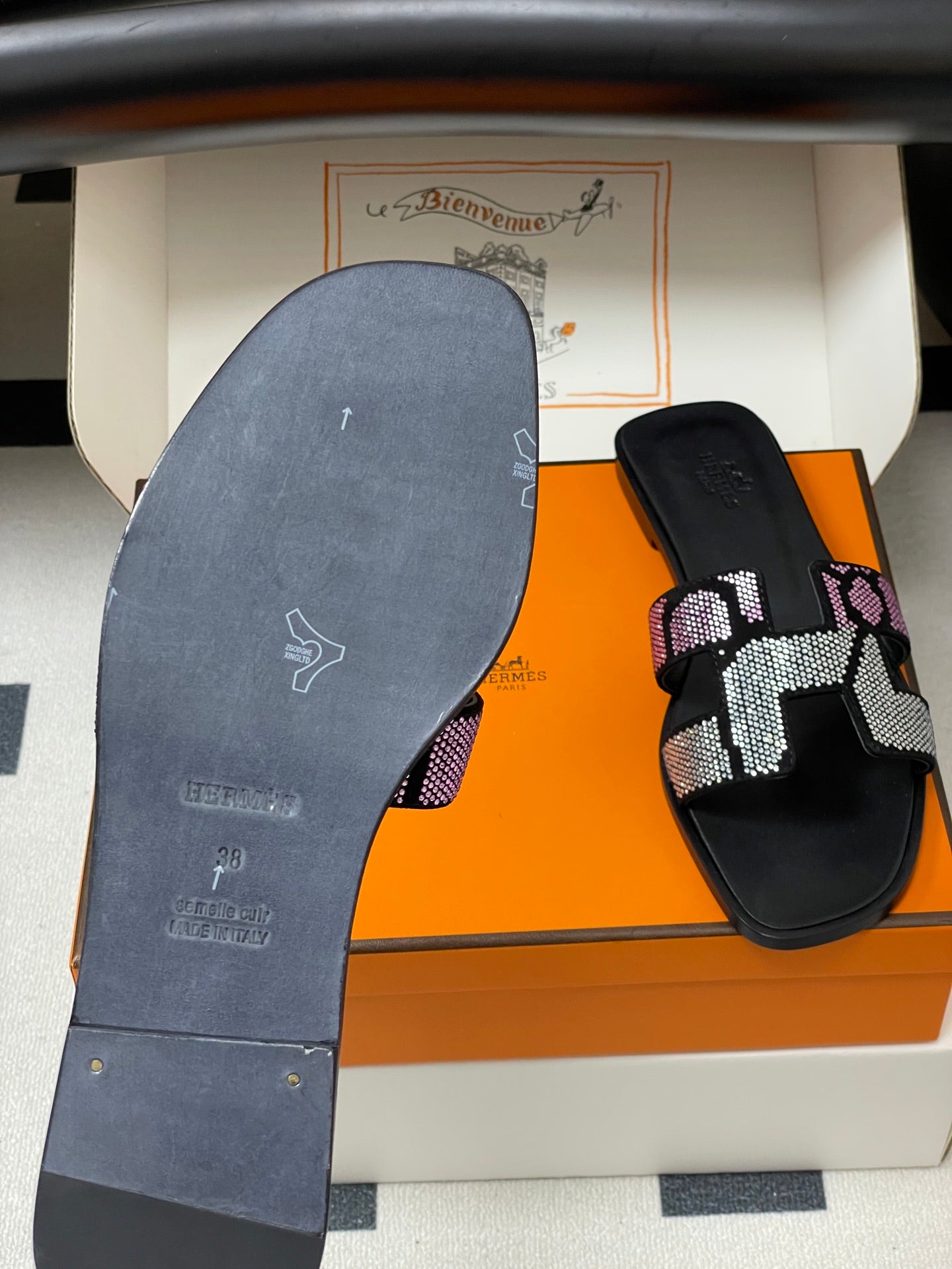 HM 25S ORAN SANDAL IN BLACK LAMBSKIN WITH WHITE MIX PINK STONE DETAILS