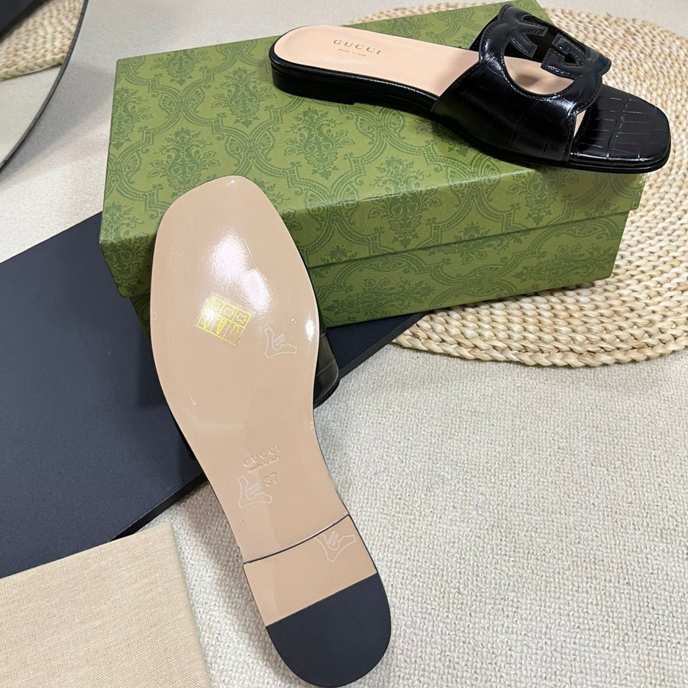 GG Cut Out Slide Sandals Black