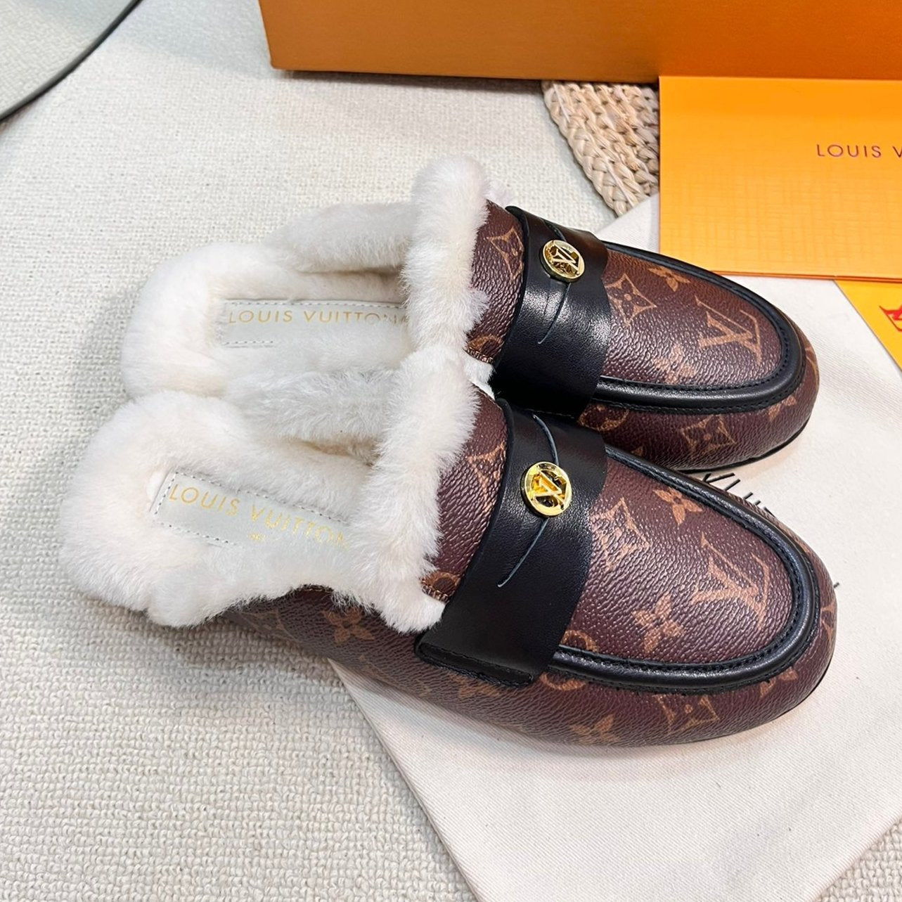 FLAT MULE IN CHESTNUT BROWN MONOGRAM CALFSKIN AND SHEARLING LINING
