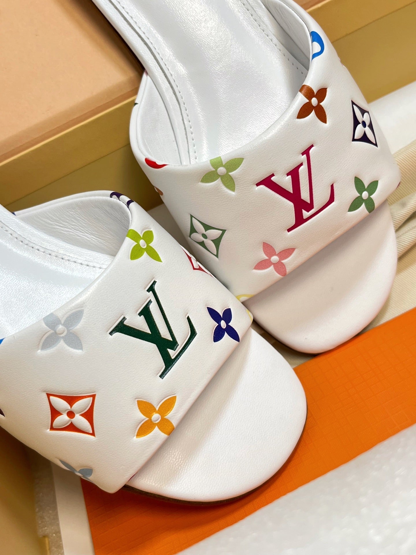 LV 26S FLAT MULES IN WHITE MULTICOLOR MONOGRAM CALFSKIN