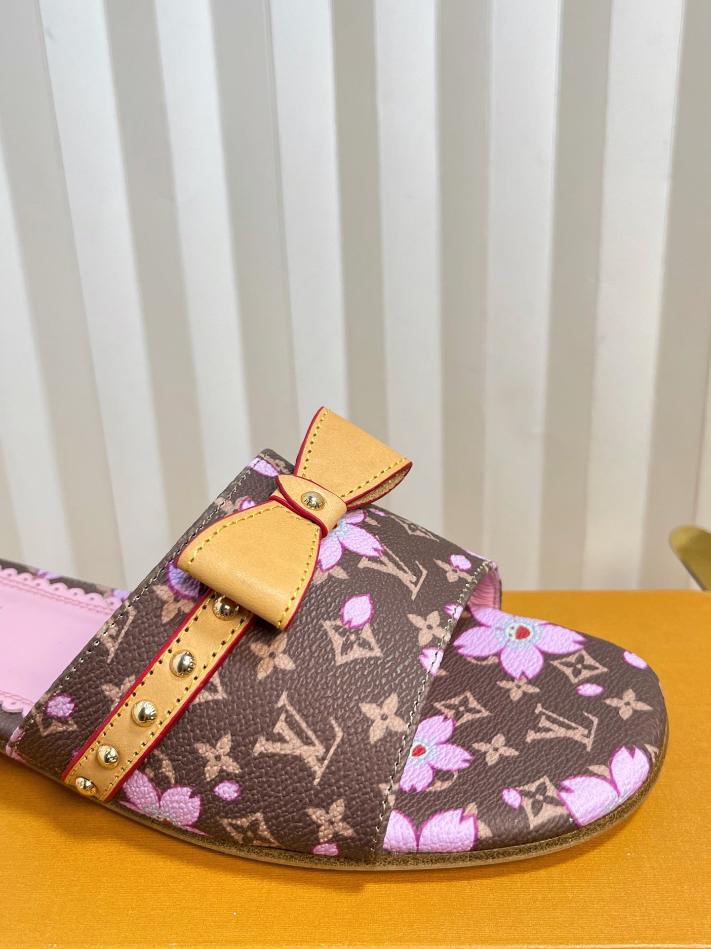 LV 26S FLAT MULES IN DARK BROWN CALFSKIN CHERRY BLOSSOM MONOGRAM WITH BOW