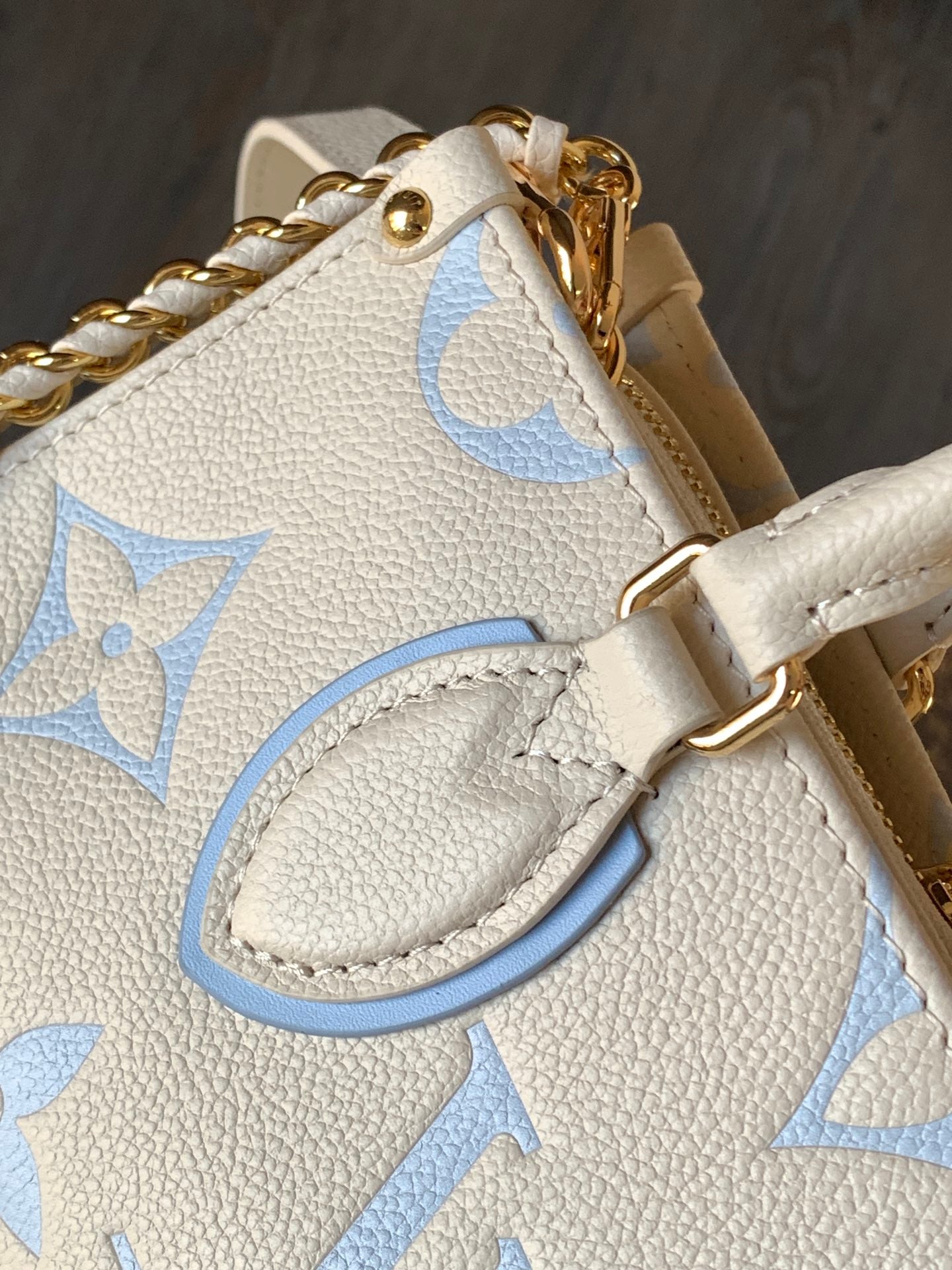 LV 25S ONTHEGO EAST WEST BAG 25 IN WHITE BLUE CALFSKIN MONOGRAM EMPREINTE