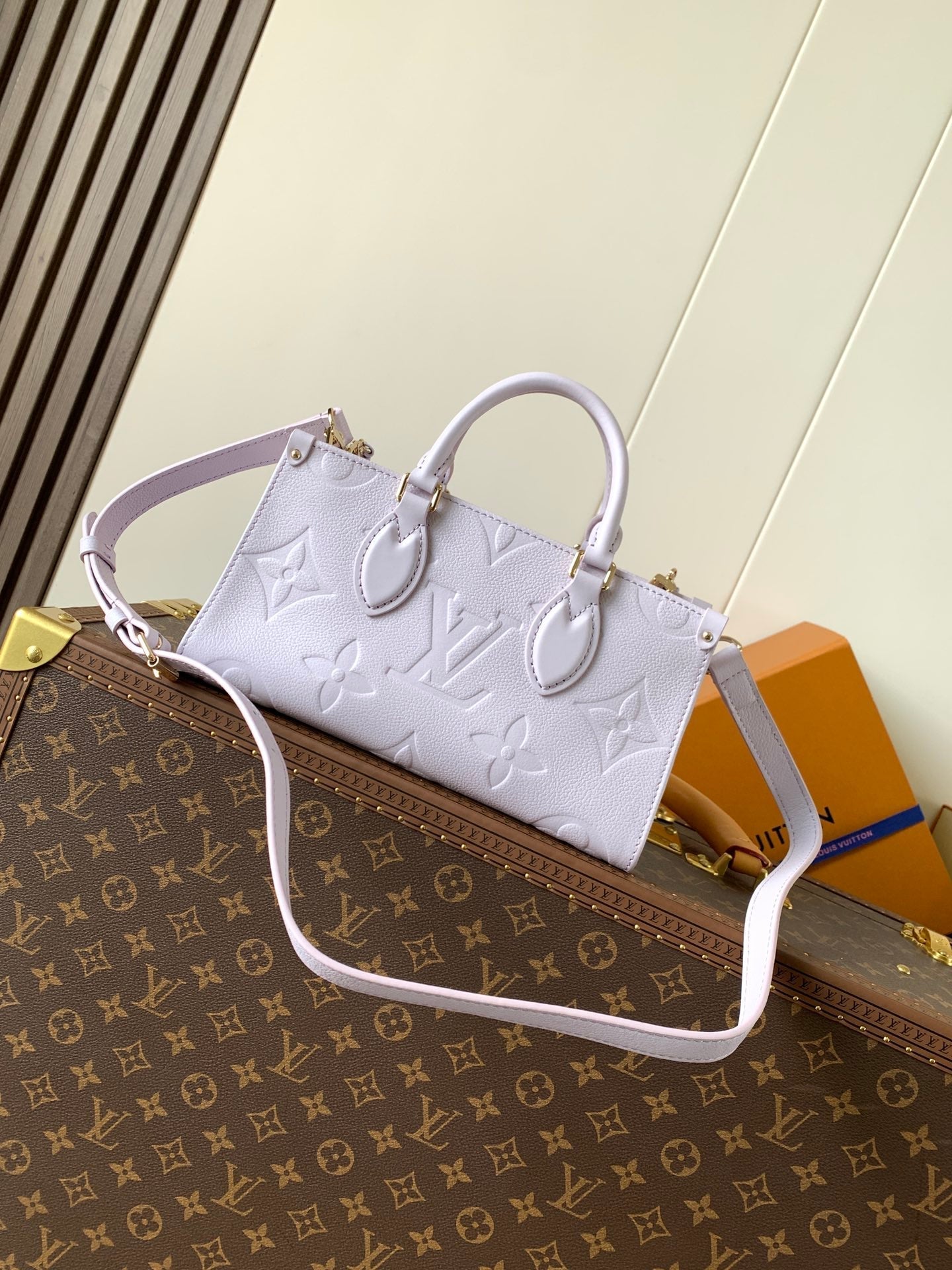 LV 25S ONTHEGO EAST WEST BAG 25 IN LIGHT LAVENDER CALFSKIN MONOGRAM EMPREINTE
