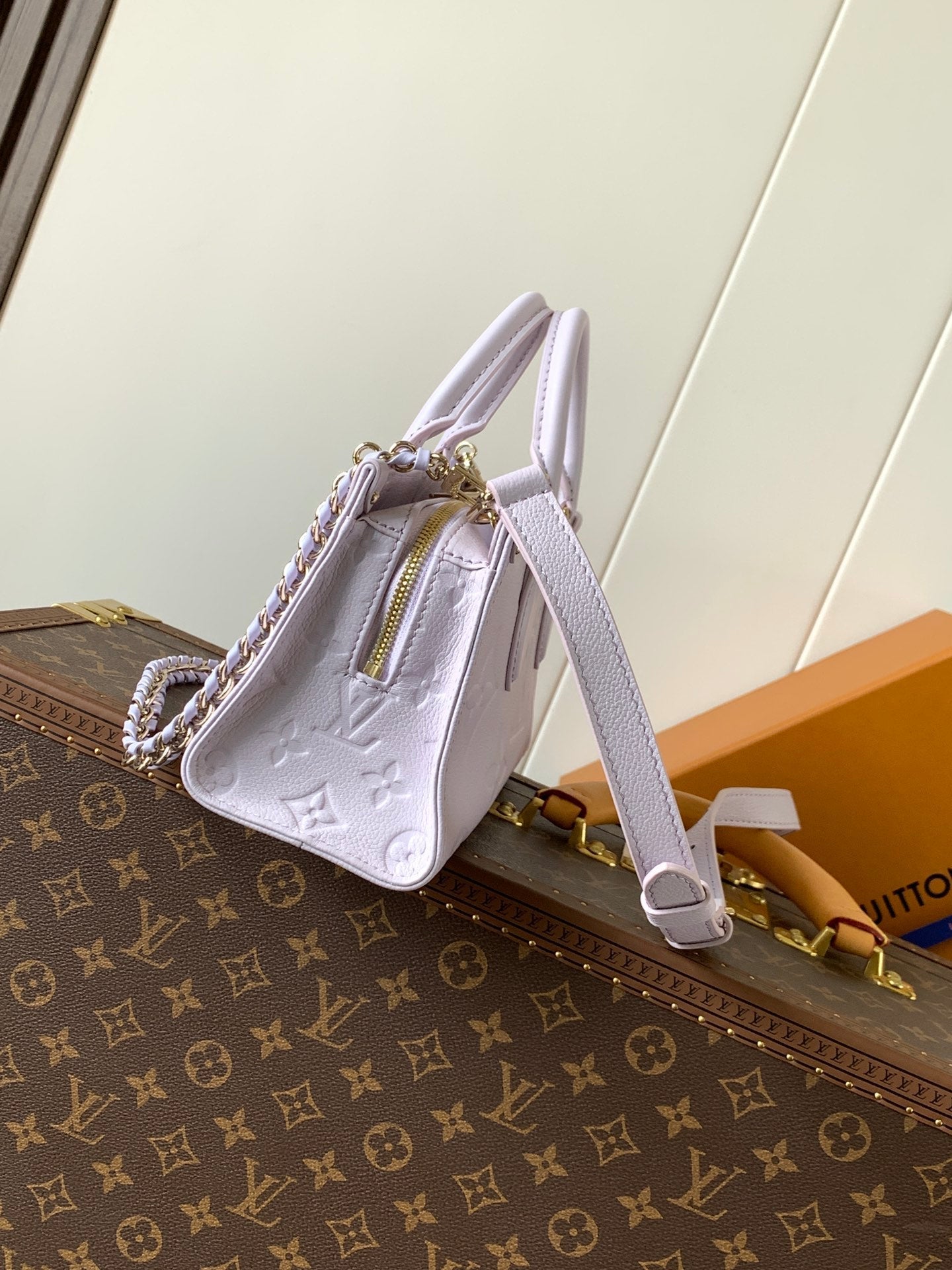LV 25S ONTHEGO EAST WEST BAG 25 IN LIGHT LAVENDER CALFSKIN MONOGRAM EMPREINTE