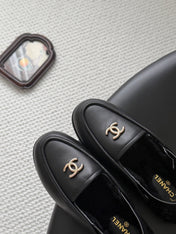 CHANEL 26S SLINGBACK LOAFERS IN BLACK CALFSKIN AND SHEARLING LINING
