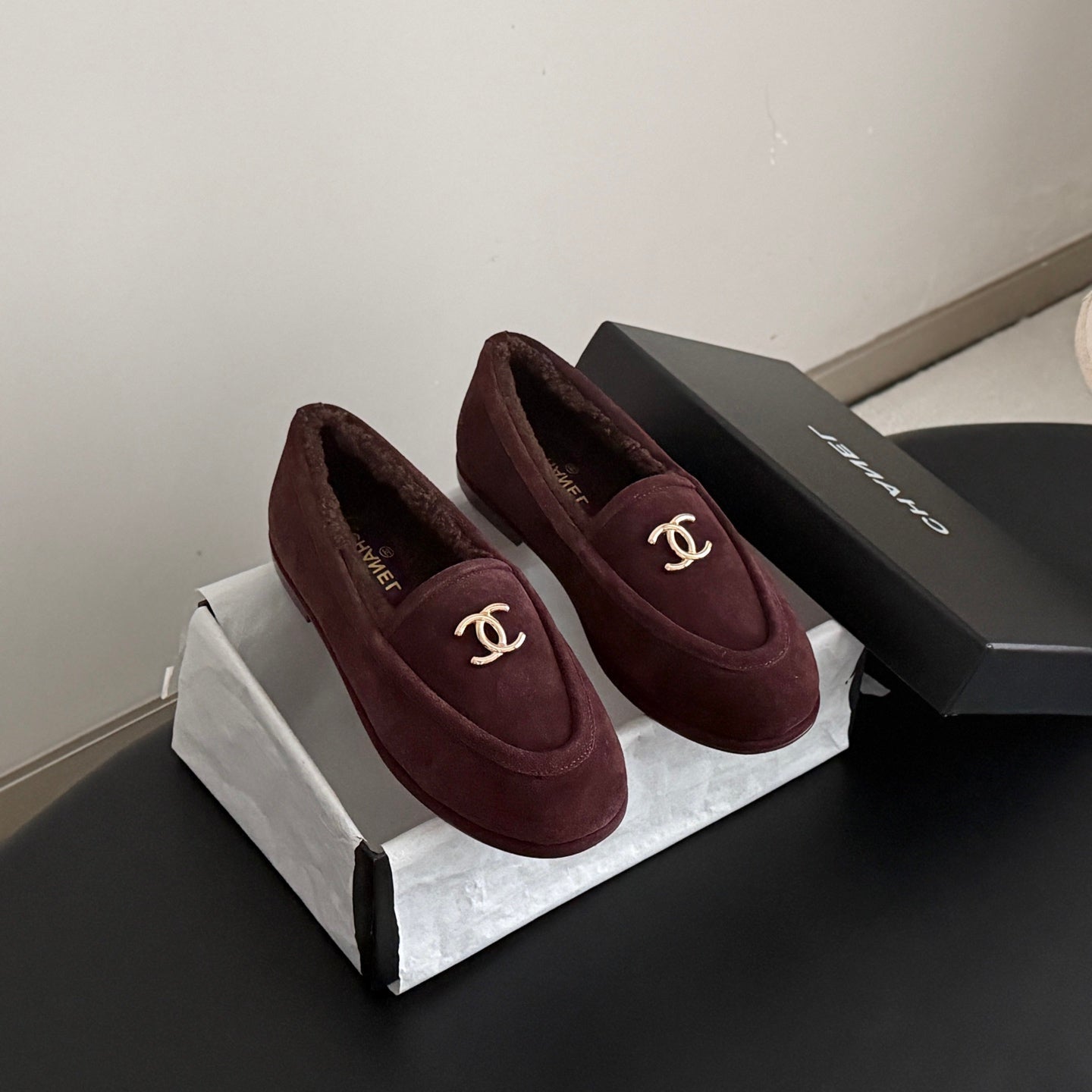 CHANEL 26S LOAFERS IN BURGUNDY SUEDE AND SHEARLING LINING