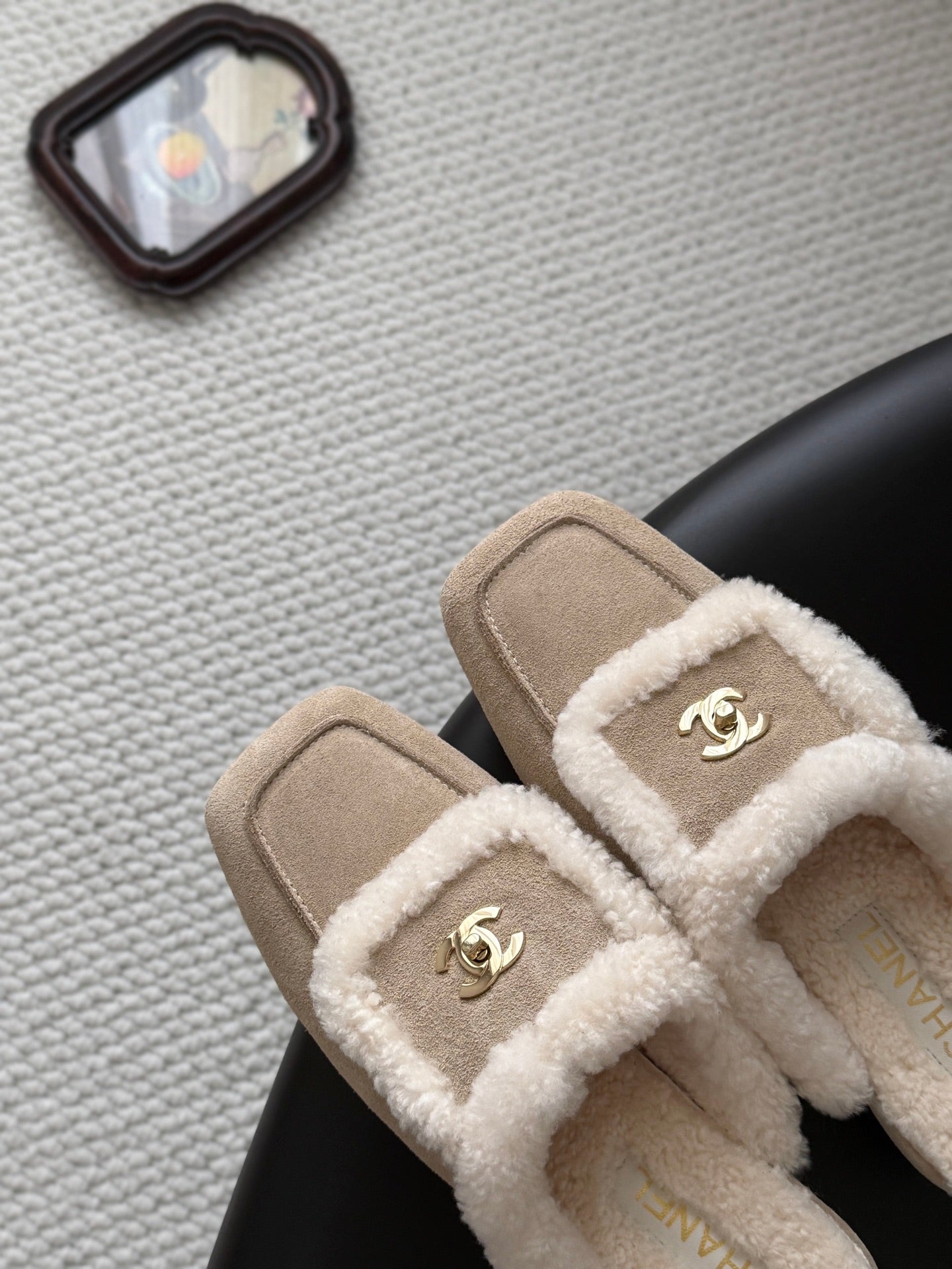 CHANEL 26S MULES IN BEIGE SHEARLING AND SUEDE