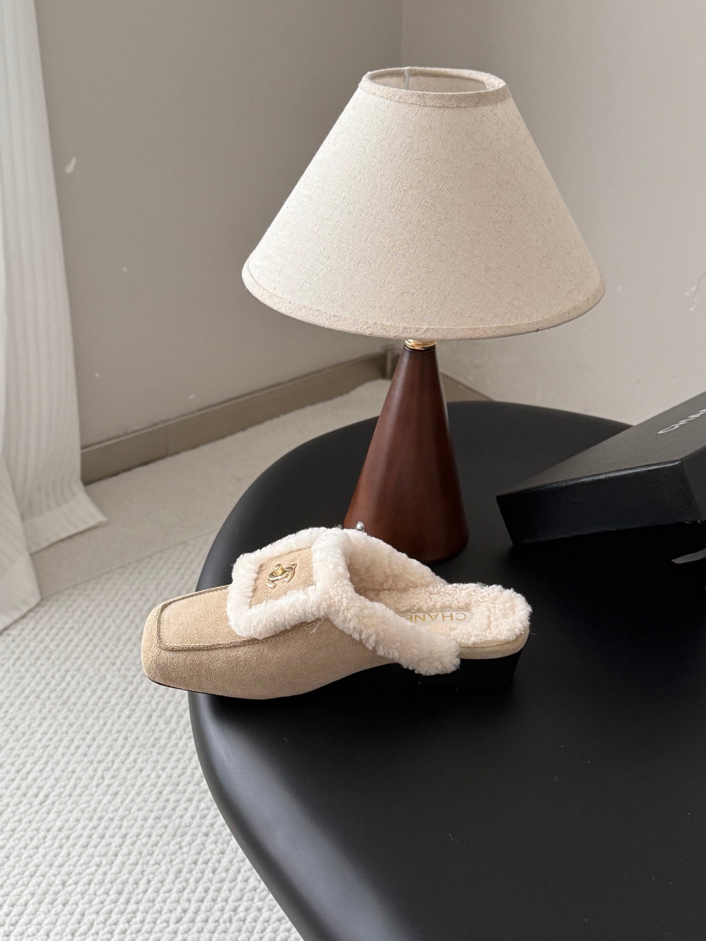 CHANEL 26S MULES IN BEIGE SHEARLING AND SUEDE