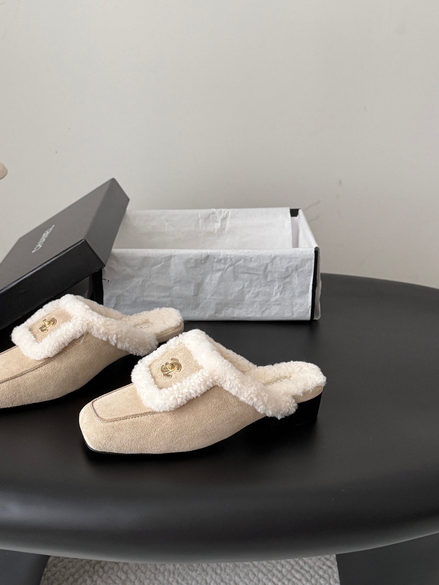 CHANEL 26S MULES IN BEIGE SHEARLING AND SUEDE