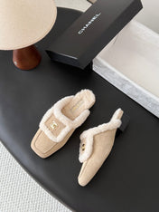 CHANEL 26S MULES IN BEIGE SHEARLING AND SUEDE