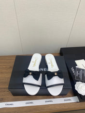 BOW SLIPPERS IN WHITE LAMBSKIN