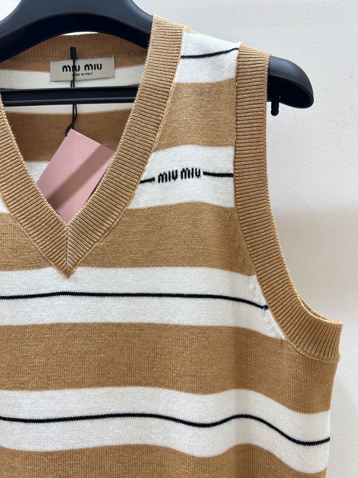 MIUMIU KNIT VEST STYLE 840