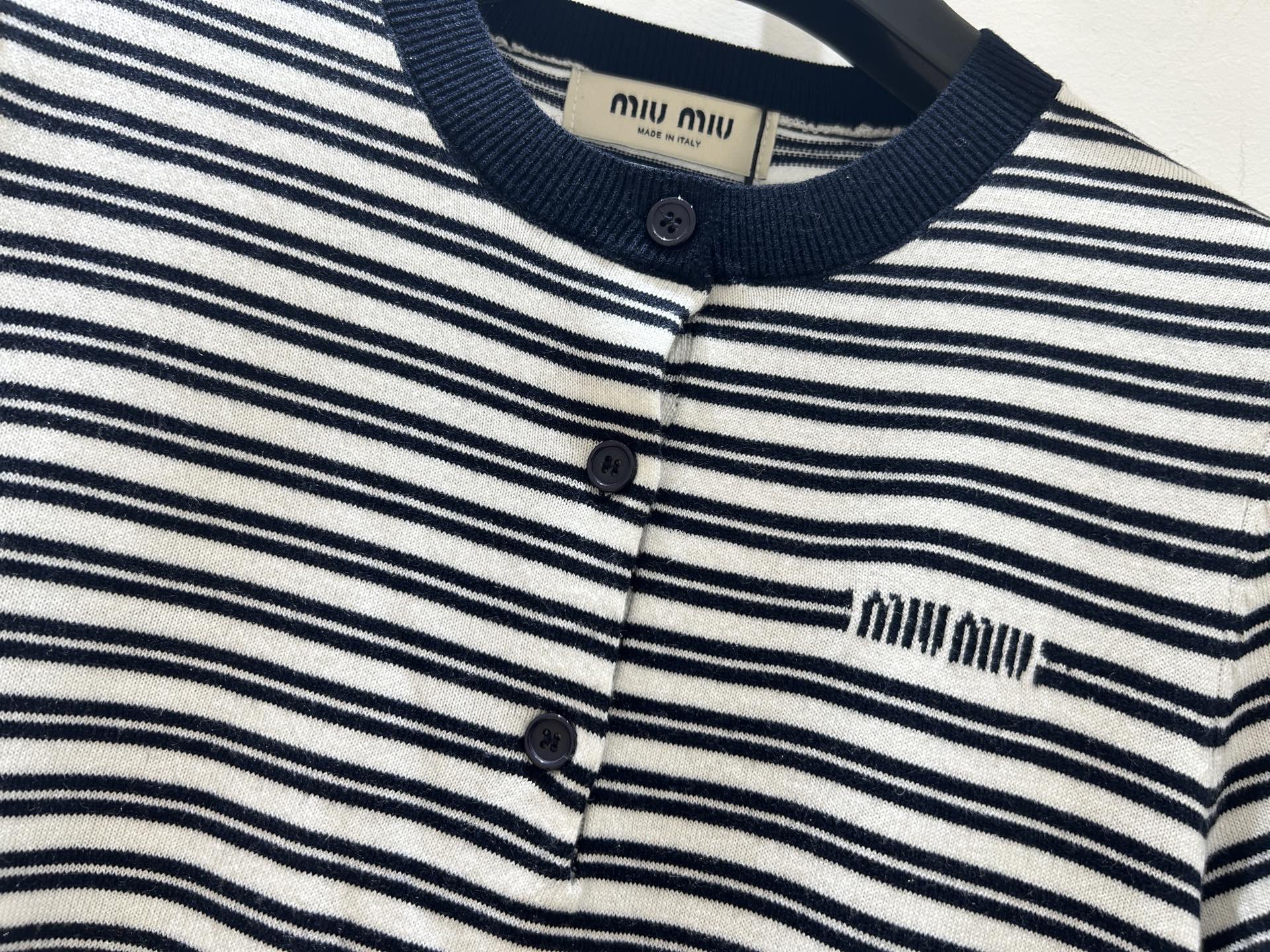 MIUMIU 26S HENLEY KNIT TOP 1537
