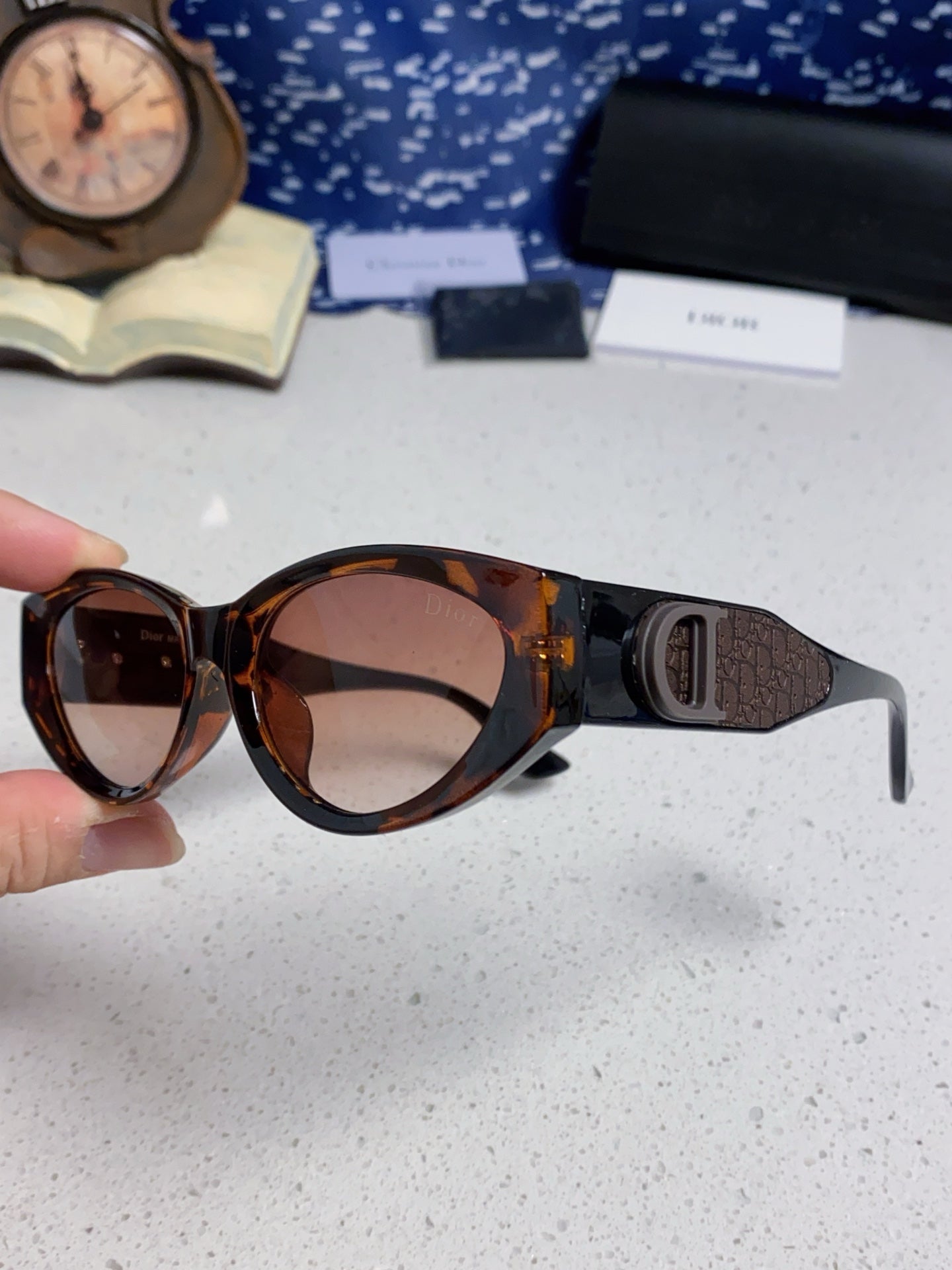 MONTAIGNE SUNGLASS 578114 IN HAVANA ACETATE