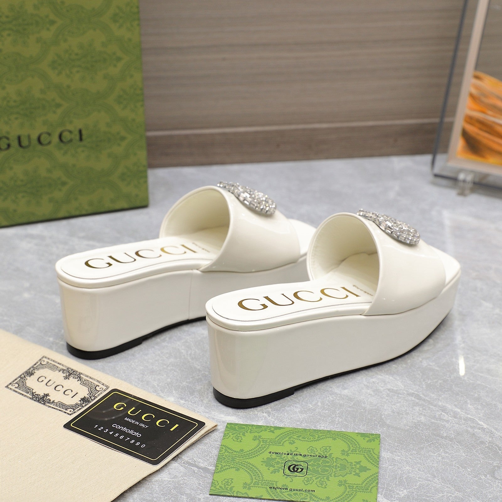 HIGH WEDGE PLATFORM WITH DOUBLE G IN WHITE GLOSSY CALFSKIN